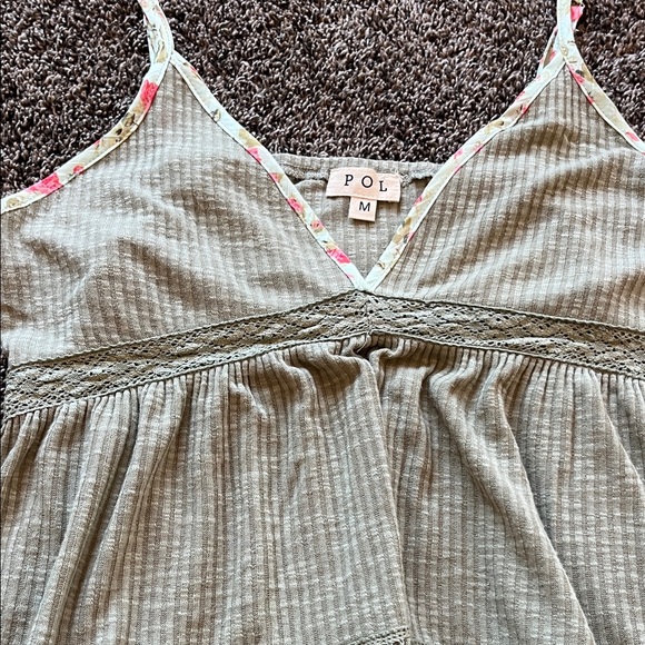 POL Floral tank top - Picture 4 of 13